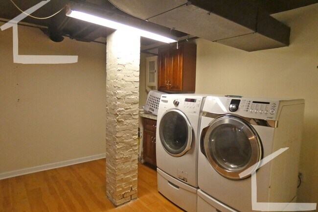 Building Photo - Lovely, De-leaded 3-bed, 2-bath Newton Apartment