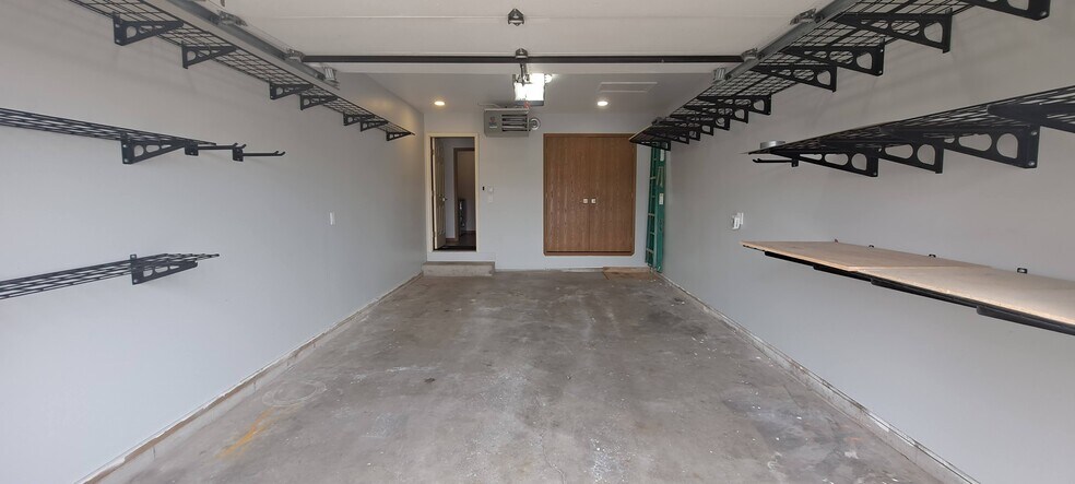 Building Photo - 240 N School St