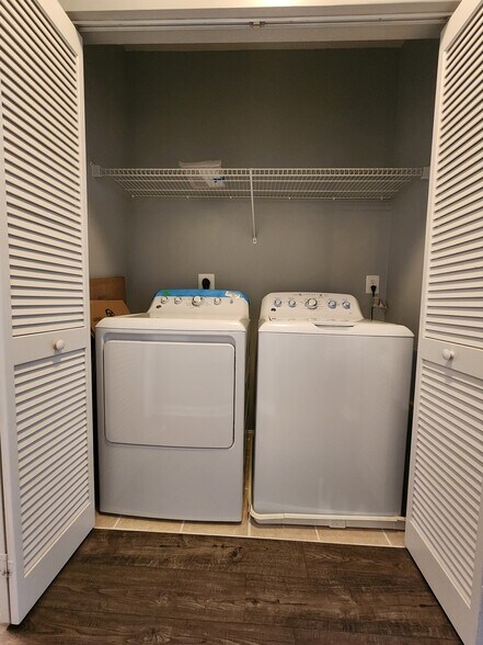 Washer dryer - 11355 Aristotle Dr