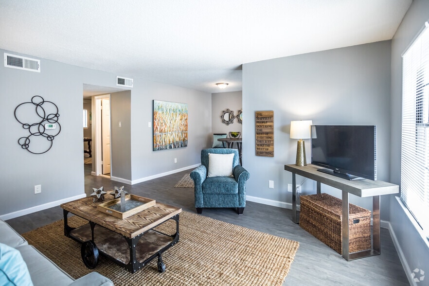 2 BR, 1 BA - 690SF - Addison Apartments III