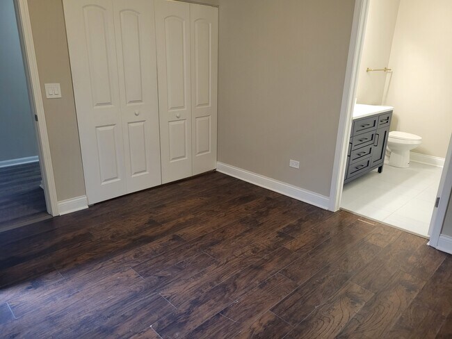 Building Photo - 817 S Kedzie Ave