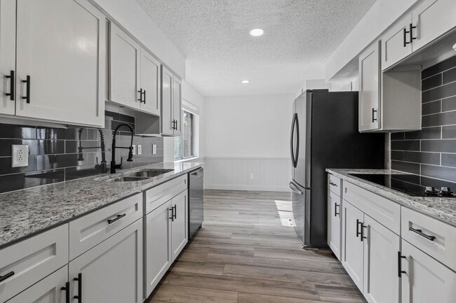 Building Photo - 2404 Kentfield Ln