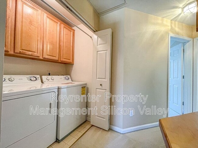 Building Photo - 362 Flower Ln