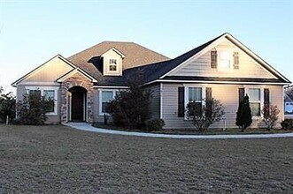 Building Photo - Exquisite Southern Living: 3BR/2BA Gem with Modern Touches, Fenced Yard, and Community Pool in Be...