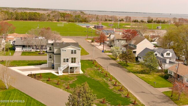 Building Photo - 58 Cove Rd