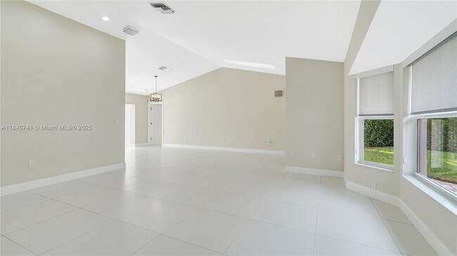 Building Photo - 1412 NE 53rd Ct