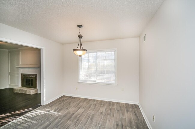 Building Photo - 6145 Shadowfall Cove