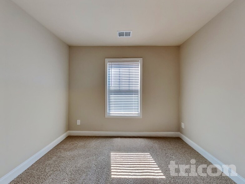 Building Photo - 10 Berkmar Way