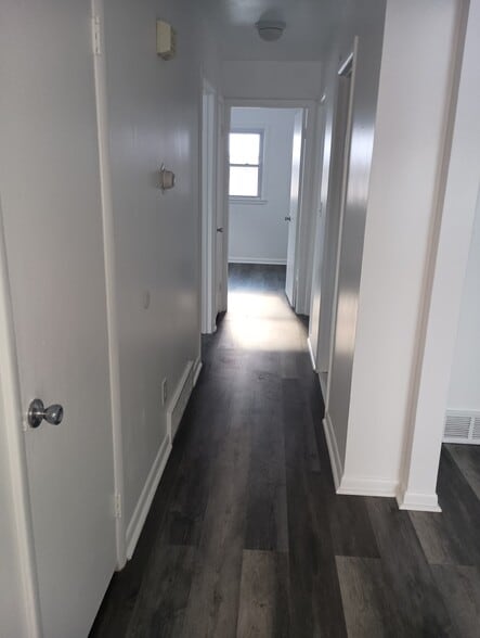 Building Photo - 1A Saybrook Dr