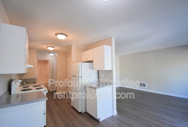 Building Photo - 704 NE 99th Ave