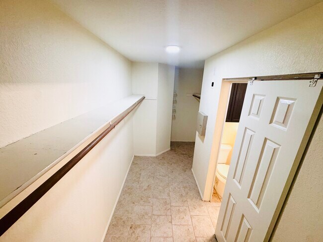 Building Photo - 1731 Warwick Way