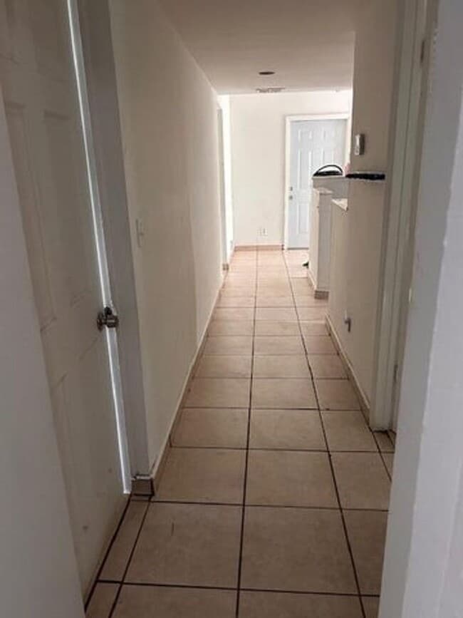 Building Photo - 1214 Highview Rd