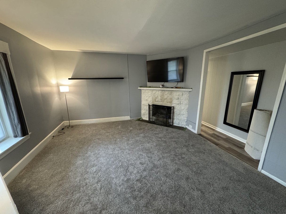Livingroom - 130 E Wayne Ave