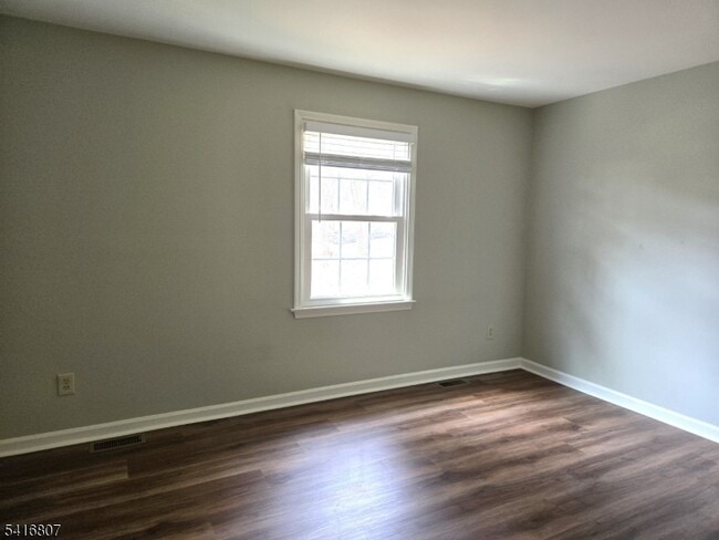 Building Photo - 49 Alexandria Way