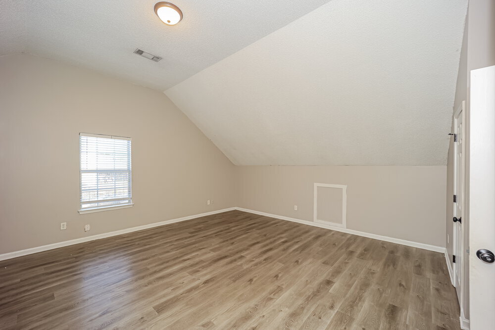 Building Photo - 1103 Village Oaks