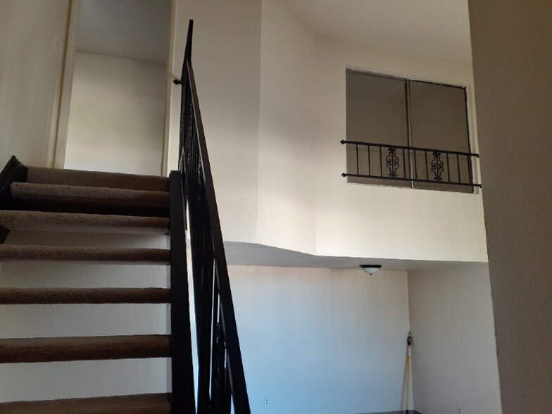 Building Photo - 3120 N 67th Ln