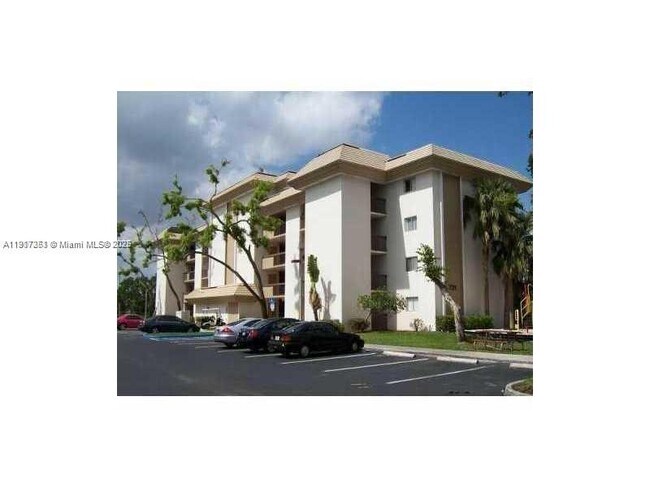 Building Photo - 731 N Pine Island Rd