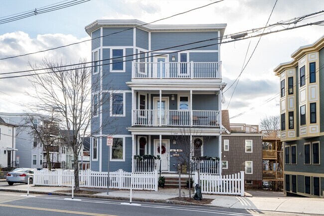 Building Photo - 104 Holland St