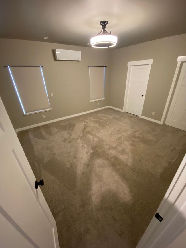 Building Photo - Newer Home - 3 Bedroom - 2 Bath - Corvallis