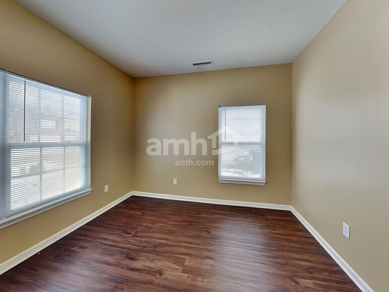 Building Photo - 5659 W Woodview Trl