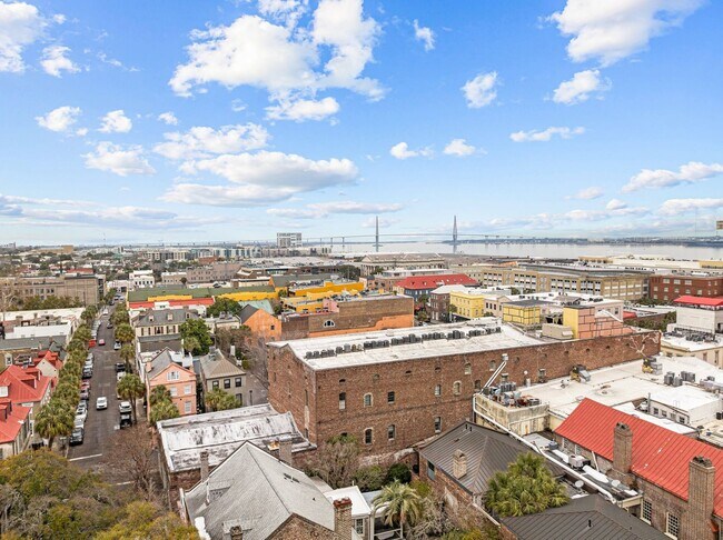Building Photo - Available 9/1. Awesome 1 BR/1.5 BA Apartme...