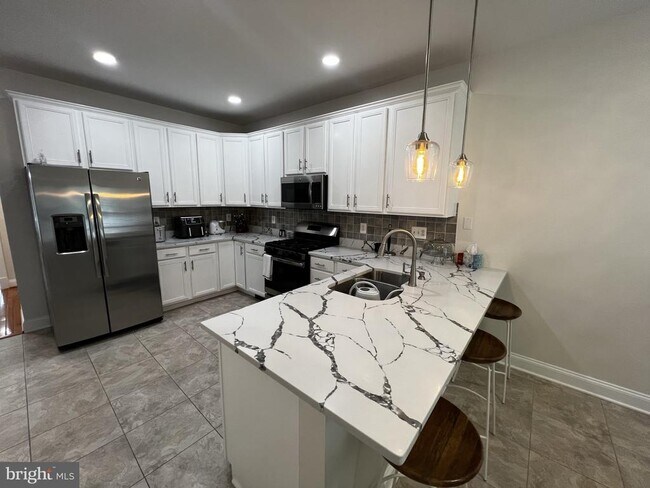 Building Photo - 25622 Creek Run Terrace