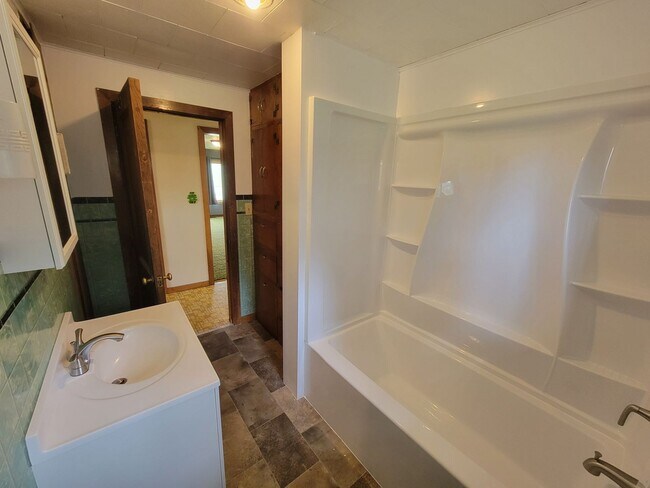 Building Photo - 5 Bedroom Home in Usk, WA