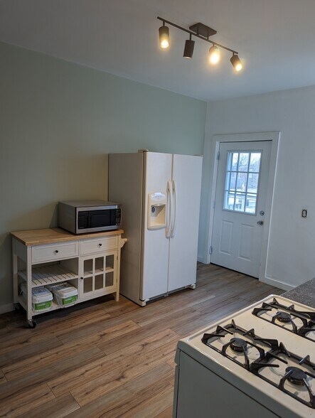 Building Photo - 3205 Parkview Ave