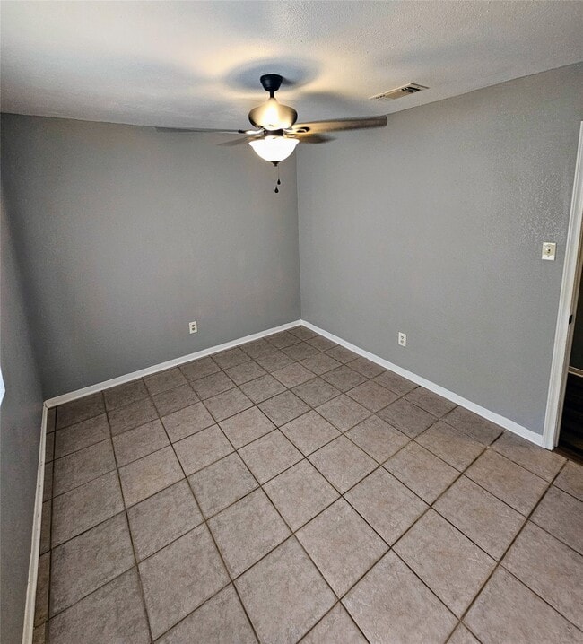 Building Photo - 1131 County Rd 515