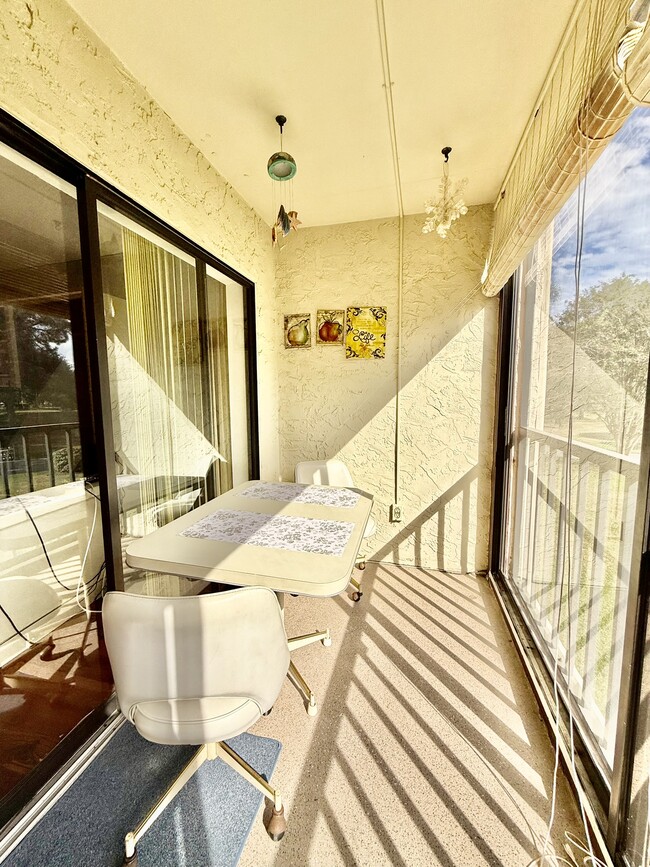 Building Photo - 2900 Cove Cay Dr