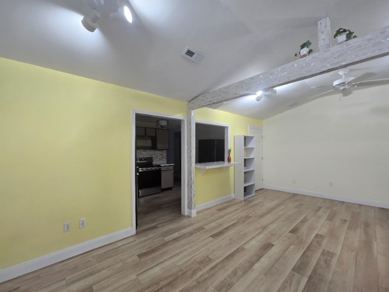 Building Photo - 806 Bennett Rd