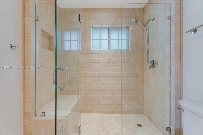 Building Photo - 7601 NE 9th Ave