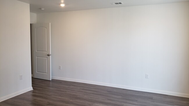 Building Photo - 2057 W Florence Ave