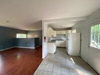 Building Photo - 1113 Kimbark Ave