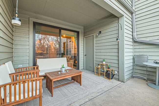 Building Photo - Urban Oasis: Cozy Furnished 1 BDR in Boulder