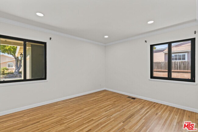 Building Photo - 7212 W 91st St