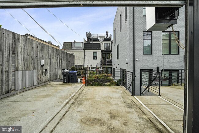 Building Photo - 725 Euclid St NW