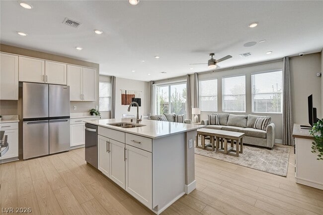 Building Photo - 10029 Luna River Ave