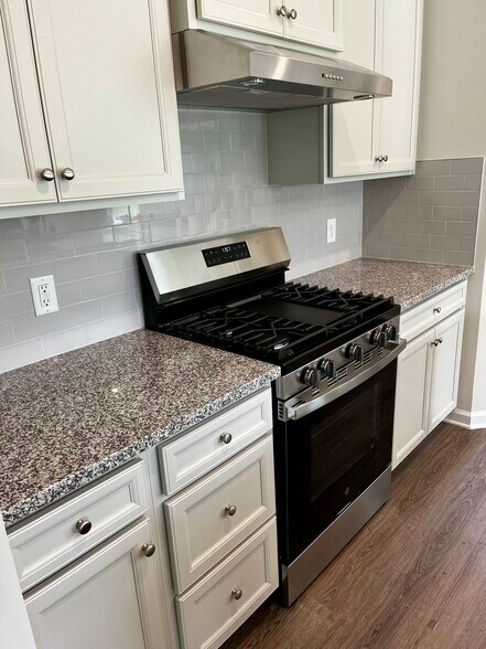 Building Photo - 1209 Cottage Green Dr