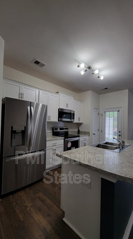 Building Photo - 31 Moorlyn Ln