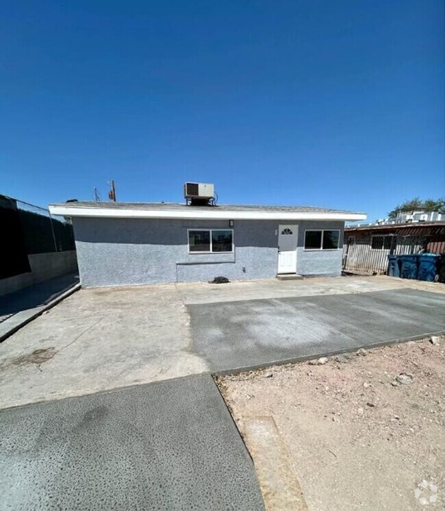 Building Photo - 210 W Monroe Ave