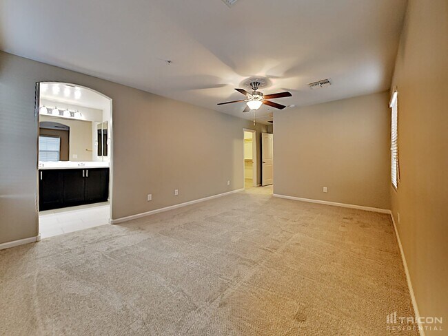 Building Photo - 12560 W Hummingbird Terrace
