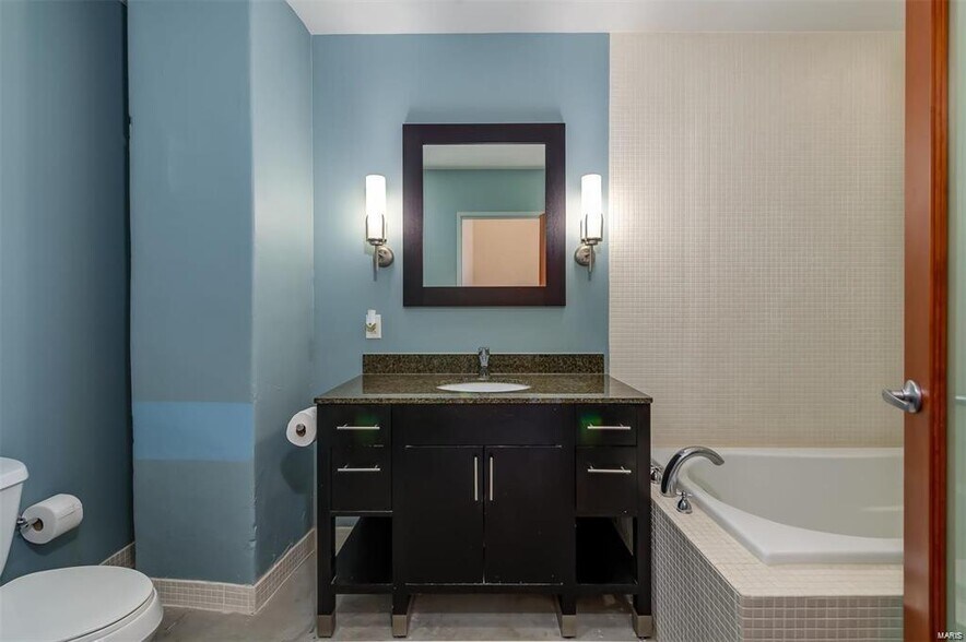 Building Photo - 1136 Washington Ave