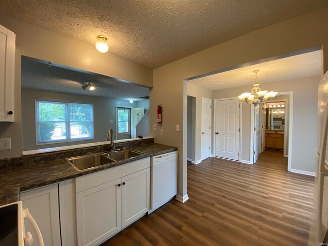 Building Photo - 163 Willow Ct