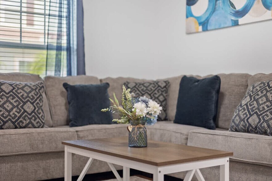 Building Photo - 3210 Gold Ln