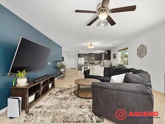 Building Photo - Stunning 4 Bedroom in Southwest Bakersfield!