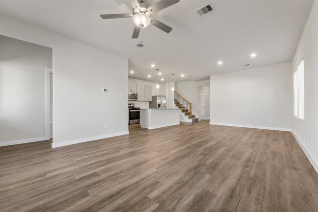 Building Photo - 38746 Yellowstone Dr