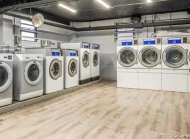 Building Photo - 210 Pelham Rd