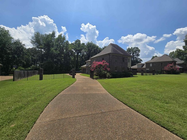 Primary Photo - 8949 Poplar Pike