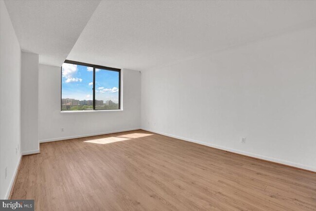 Building Photo - 3709 S George Mason Dr